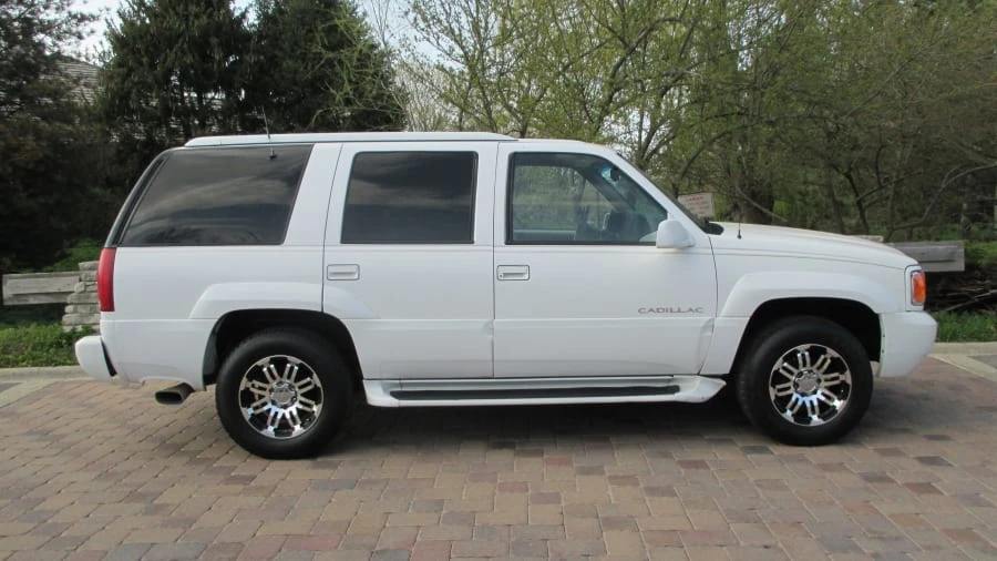 2000 Cadillac Escalade 1st Gen - Image 17 of 18