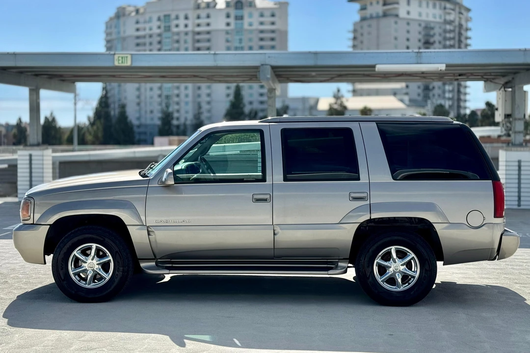 2000 Cadillac Escalade 1st Gen - Image 3 of 31