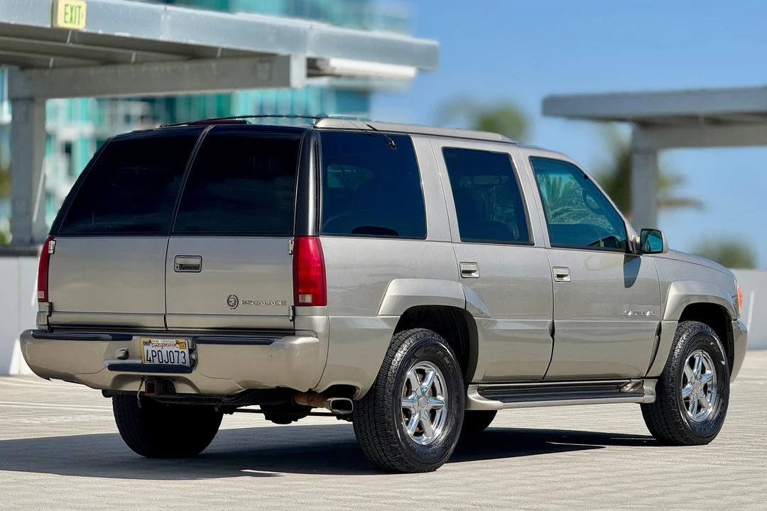 2000 Cadillac Escalade 1st Gen - Image 4 of 31