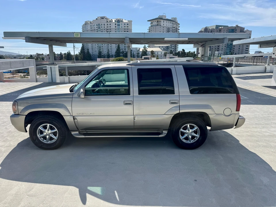 2000 Cadillac Escalade 1st Gen - Image 14 of 31