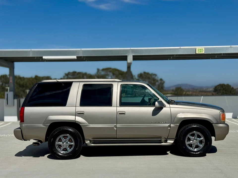 2000 Cadillac Escalade 1st Gen - Image 28 of 31