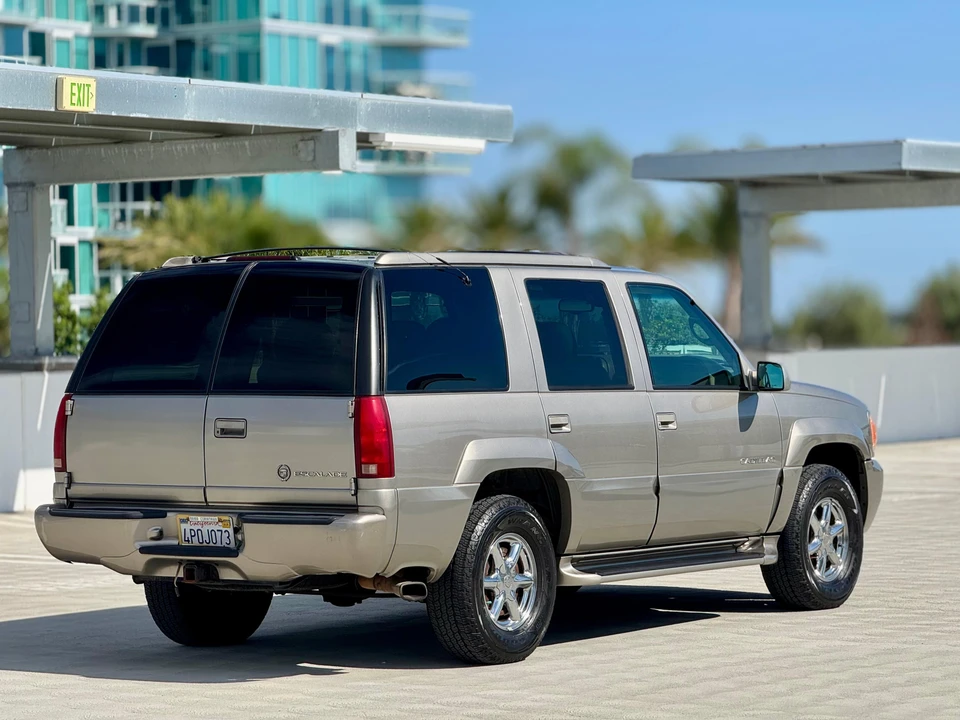 2000 Cadillac Escalade 1st Gen - Image 25 of 31