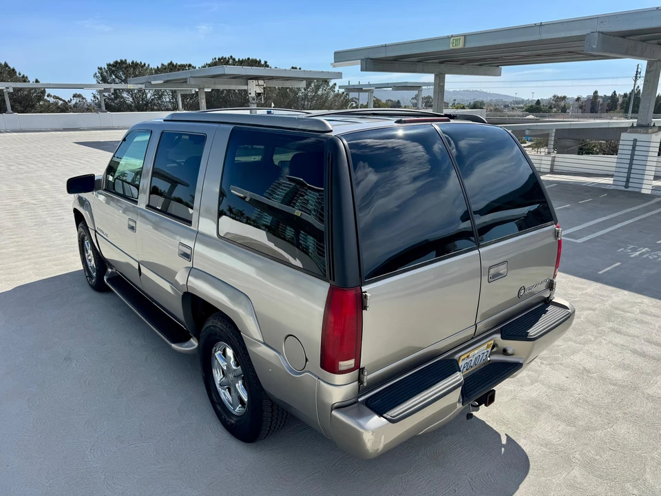 2000 Cadillac Escalade 1st Gen - Image 18 of 31