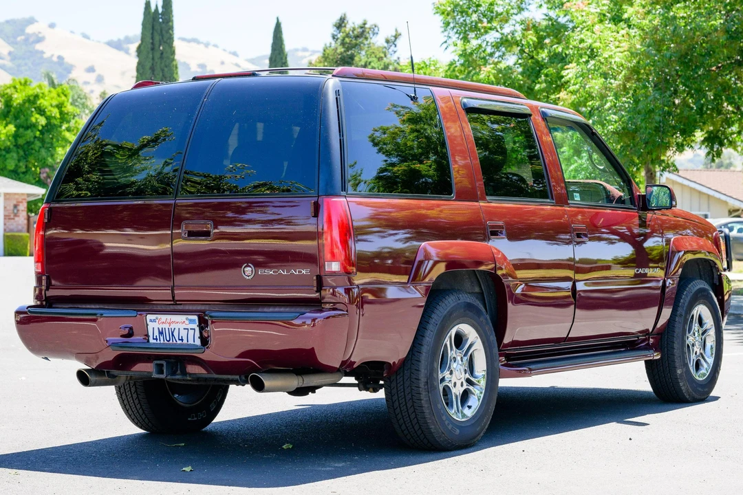 2000 Cadillac Escalade 1st Gen - Image 4 of 31