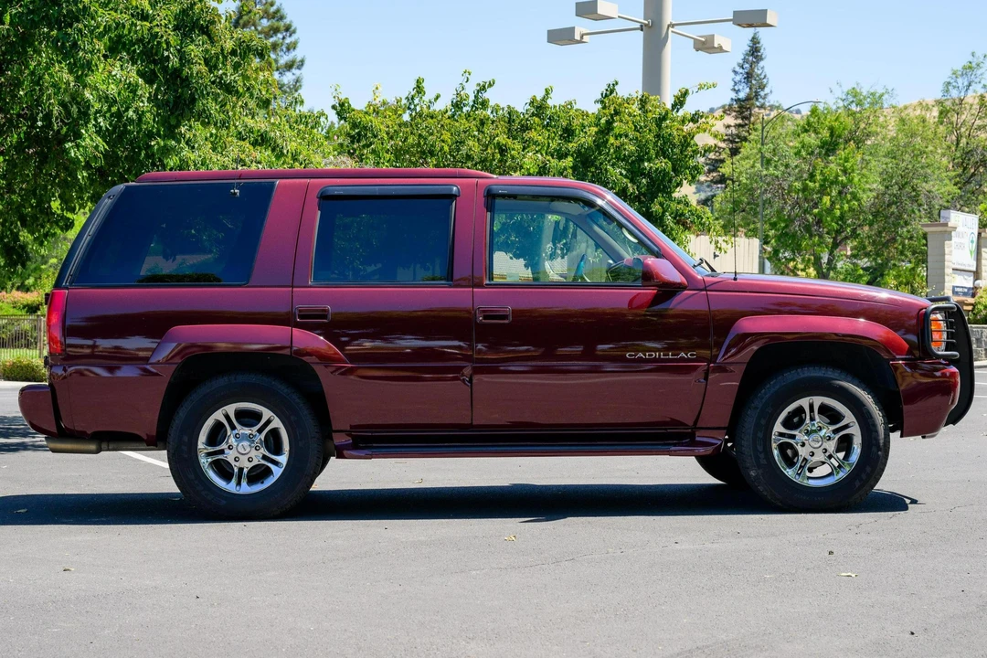 2000 Cadillac Escalade 1st Gen - Image 3 of 31