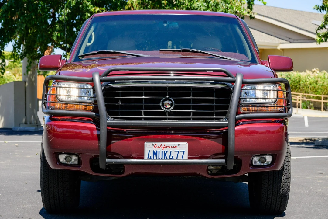 2000 Cadillac Escalade 1st Gen - Image 2 of 31