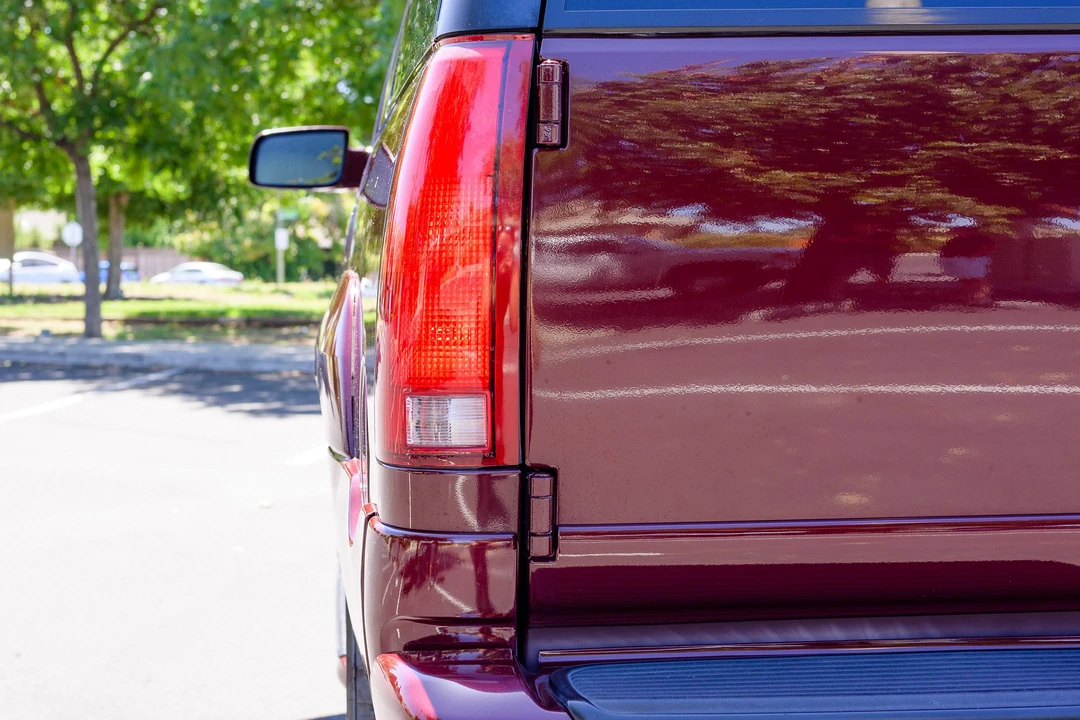 2000 Cadillac Escalade 1st Gen - Image 27 of 31