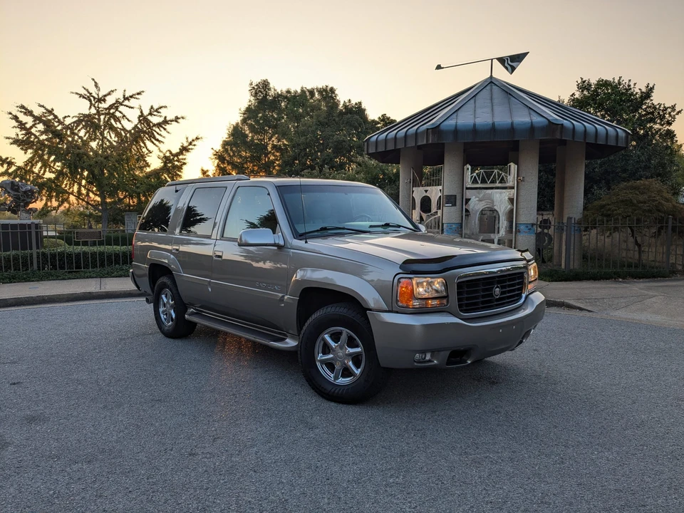 2000 Cadillac Escalade 1st Gen - Image 23 of 31