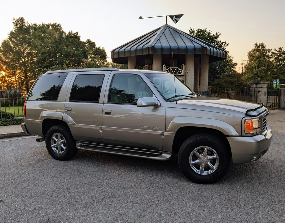 2000 Cadillac Escalade 1st Gen - Image 20 of 31