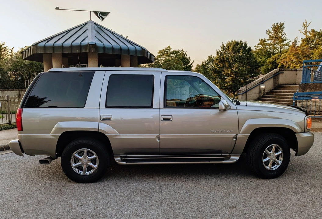 2000 Cadillac Escalade 1st Gen - Image 17 of 31