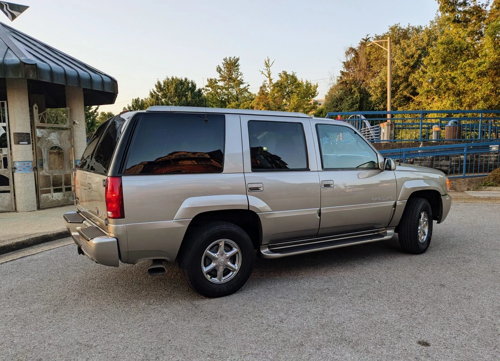 2000 Cadillac Escalade 1st Gen - Image 16 of 31