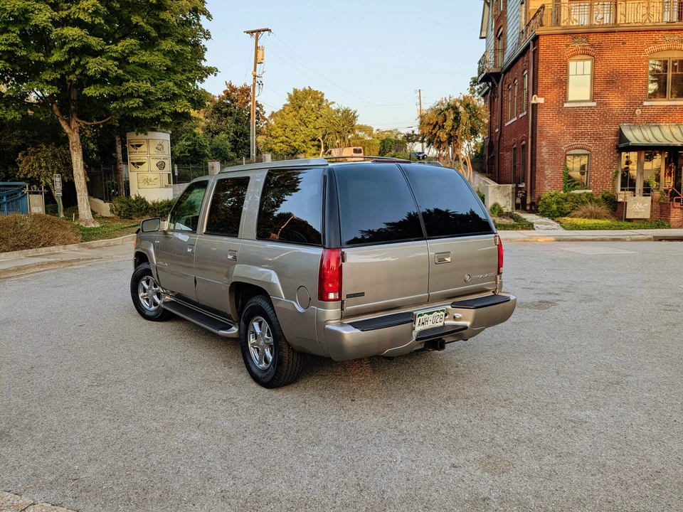 2000 Cadillac Escalade 1st Gen - Image 9 of 31