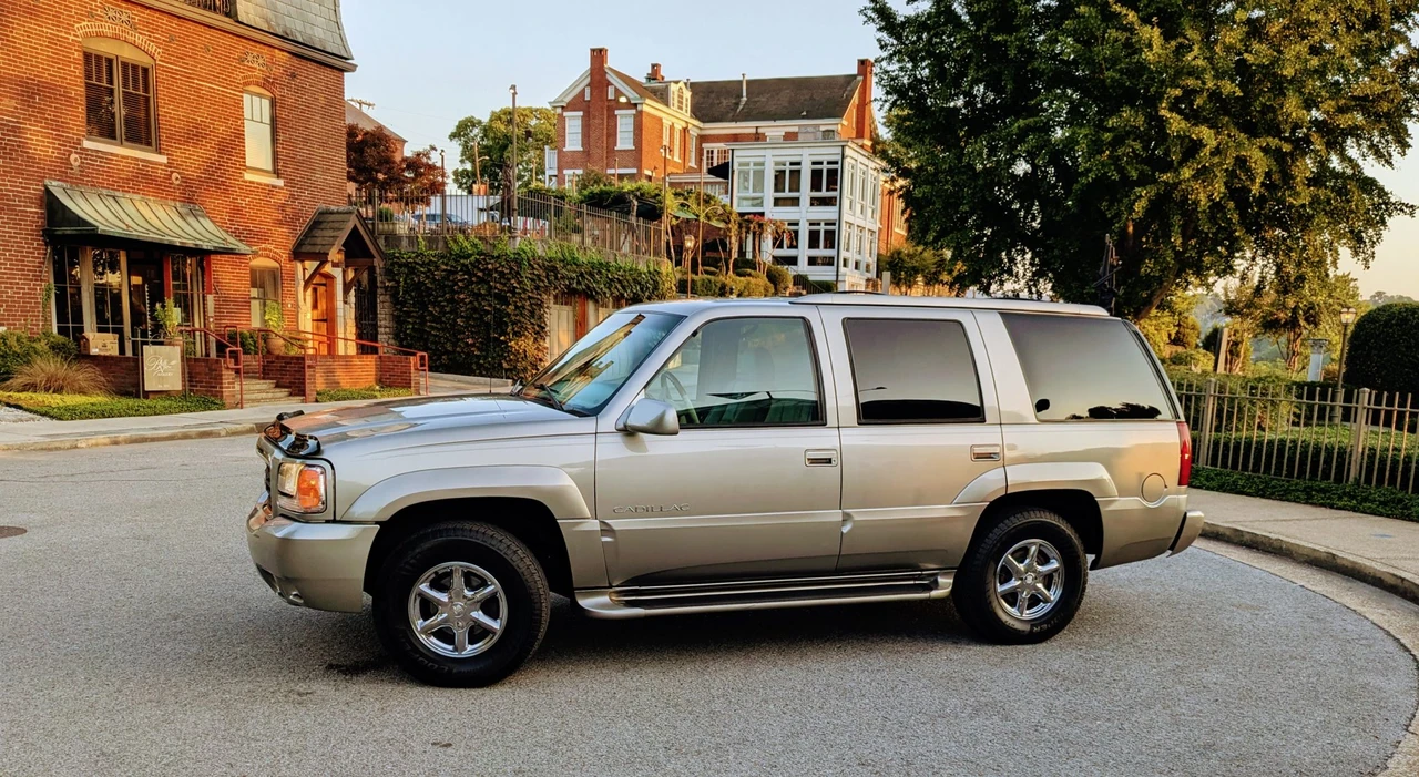 2000 Cadillac Escalade 1st Gen - Image 6 of 31