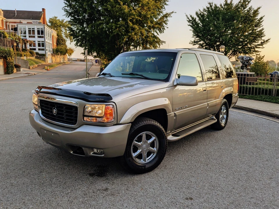 2000 Cadillac Escalade 1st Gen - Image 3 of 31