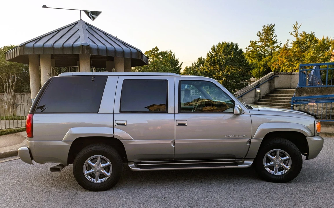 2000 Cadillac Escalade 1st Gen - Image 18 of 31