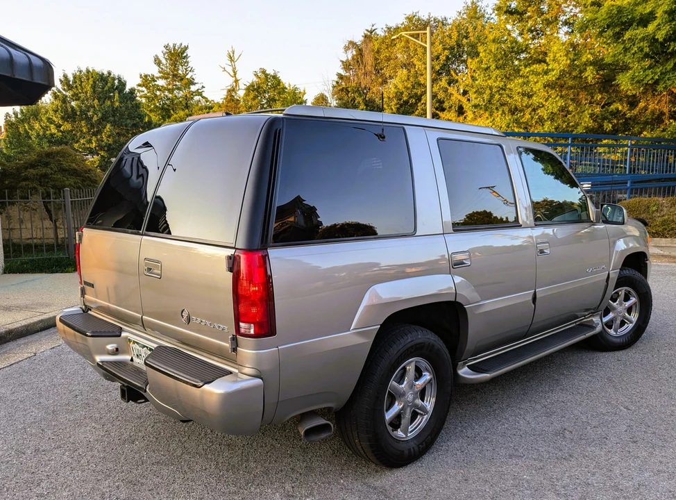 2000 Cadillac Escalade 1st Gen - Image 13 of 31