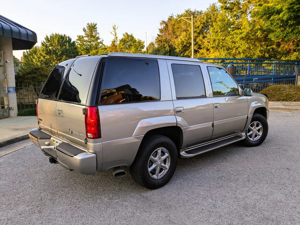 2000 Cadillac Escalade 1st Gen - Image 14 of 31