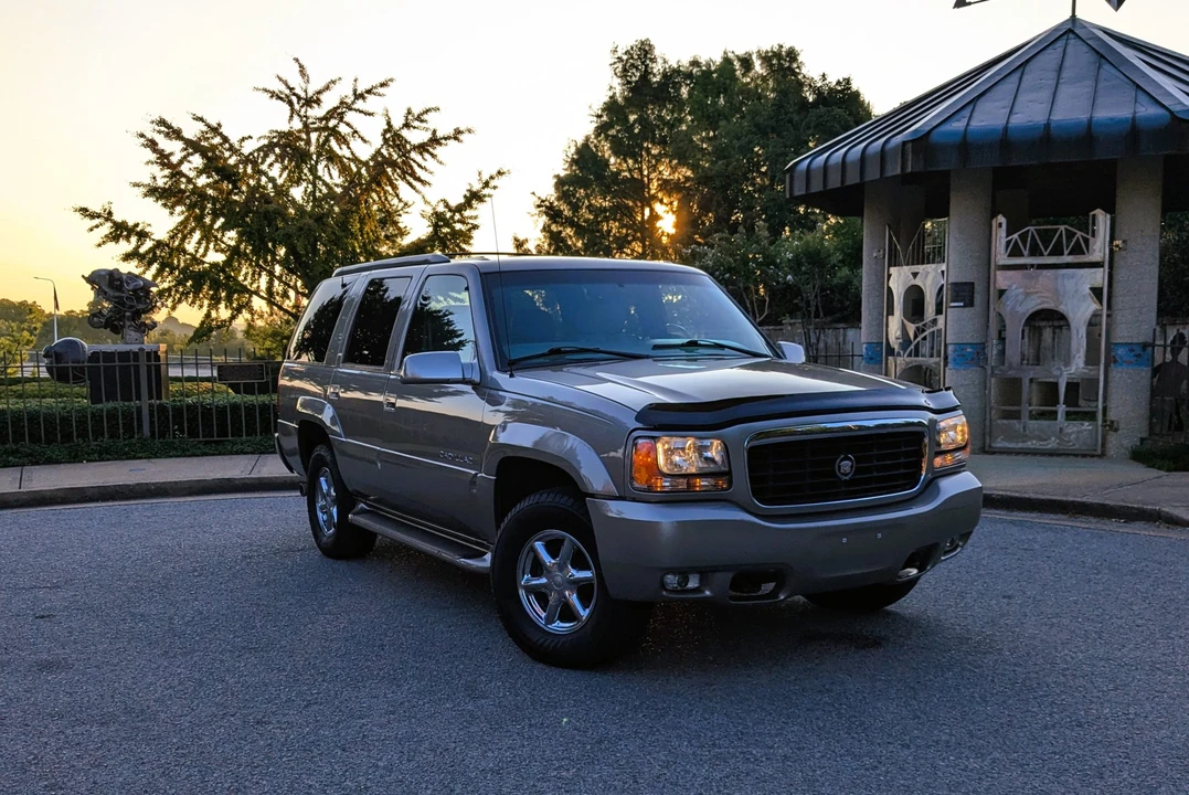 2000 Cadillac Escalade 1st Gen - Image 24 of 31