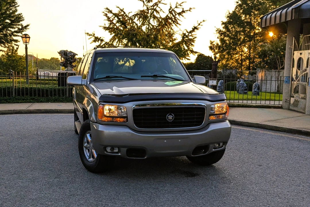 2000 Cadillac Escalade 1st Gen - Image 25 of 31