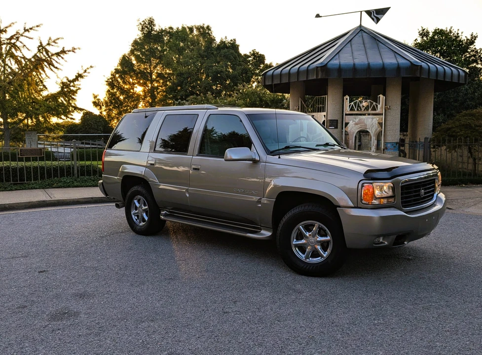 2000 Cadillac Escalade 1st Gen - Image 22 of 31