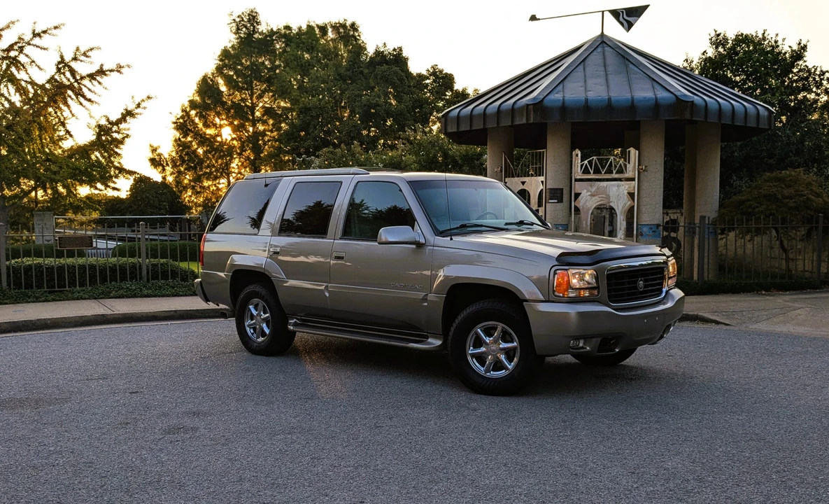 2000 Cadillac Escalade 1st Gen - Image 21 of 31