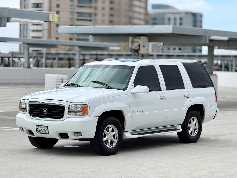 2000 Cadillac Escalade 1st Gen - Image 16 of 31