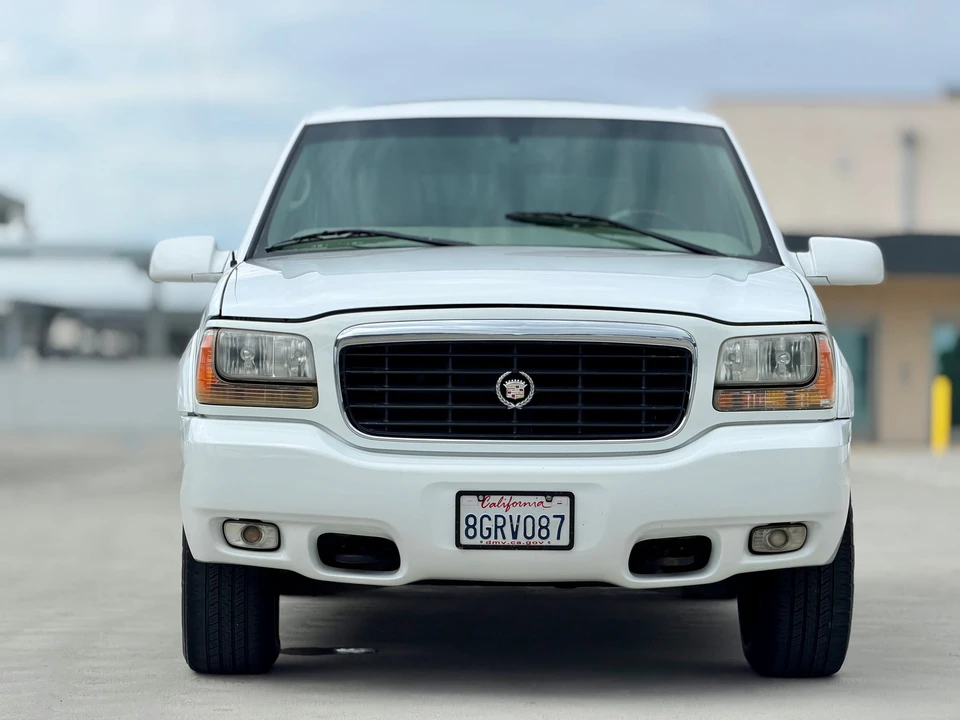 2000 Cadillac Escalade 1st Gen - Image 17 of 31