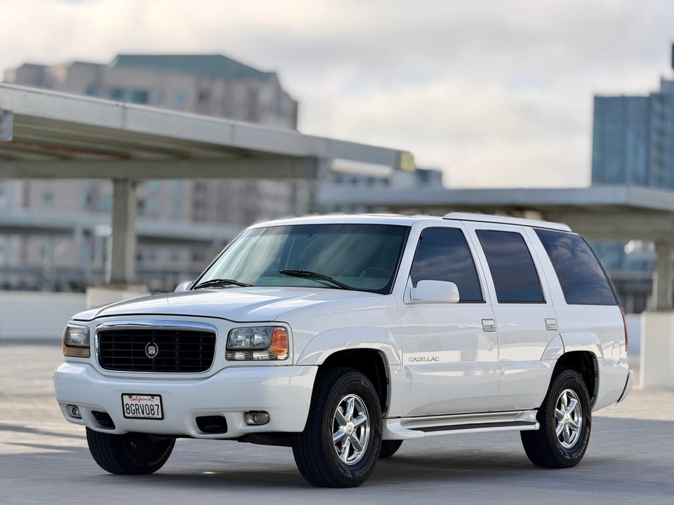 2000 Cadillac Escalade 1st Gen - Image 27 of 31