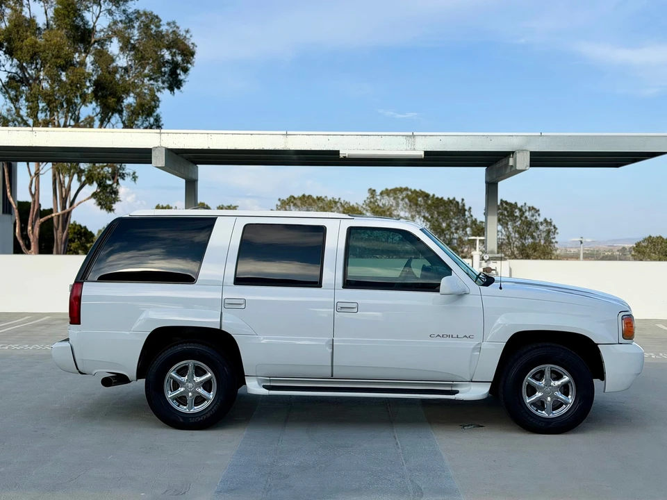 2000 Cadillac Escalade 1st Gen - Image 13 of 31