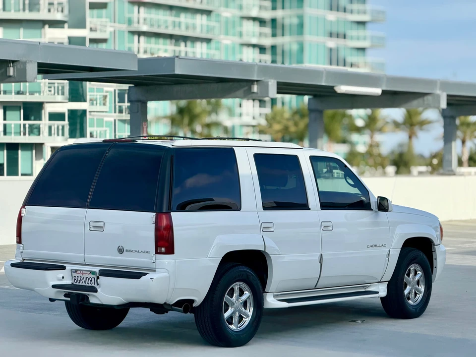 2000 Cadillac Escalade 1st Gen - Image 12 of 31
