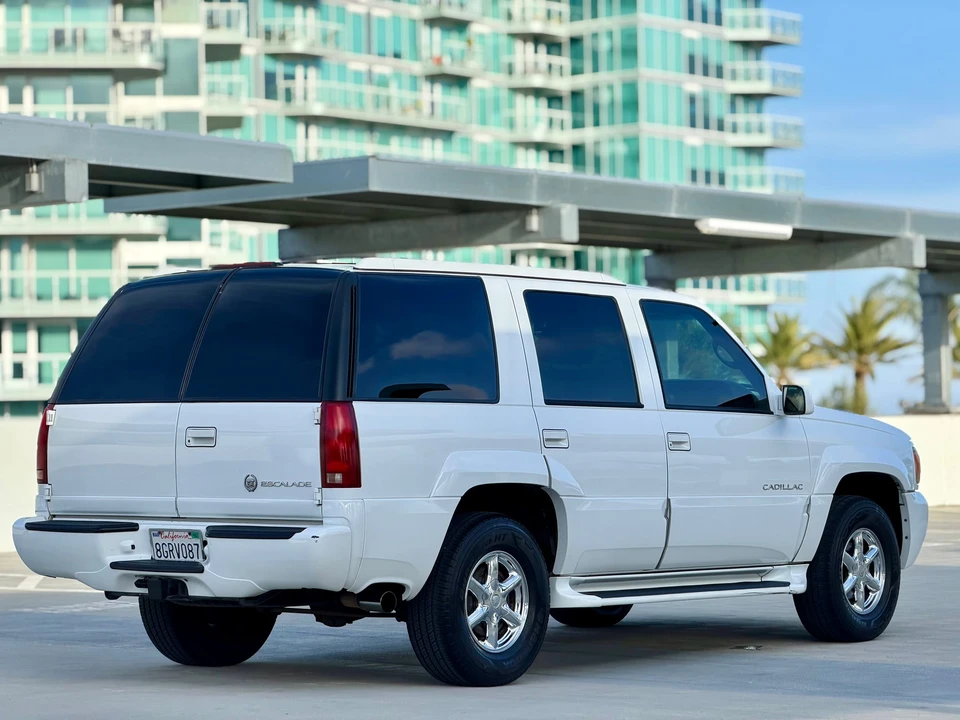 2000 Cadillac Escalade 1st Gen - Image 11 of 31