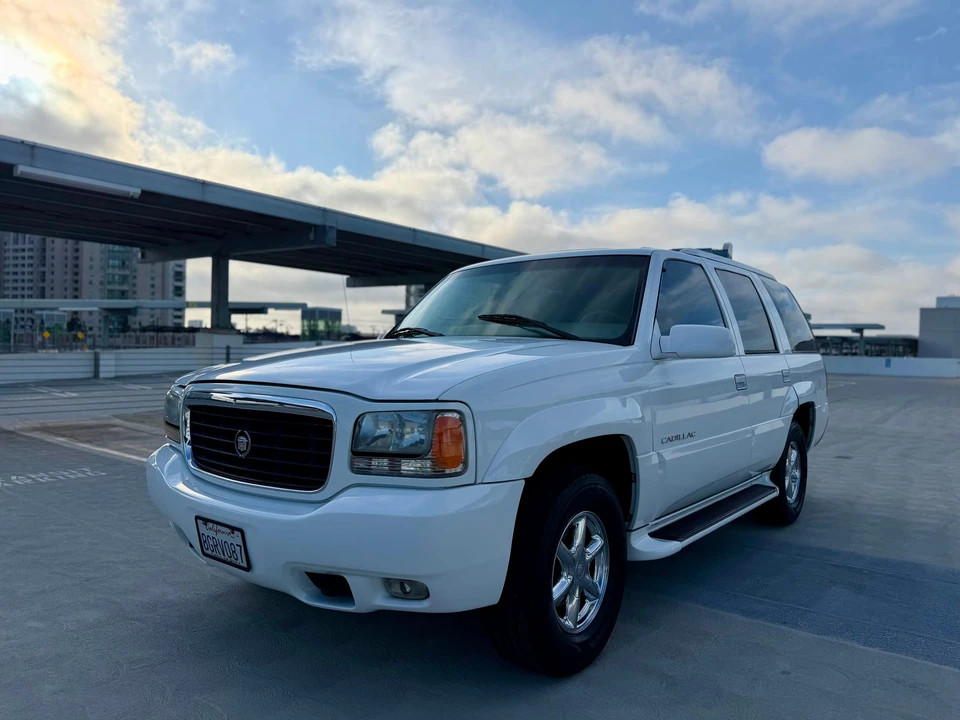 2000 Cadillac Escalade 1st Gen - Image 24 of 31