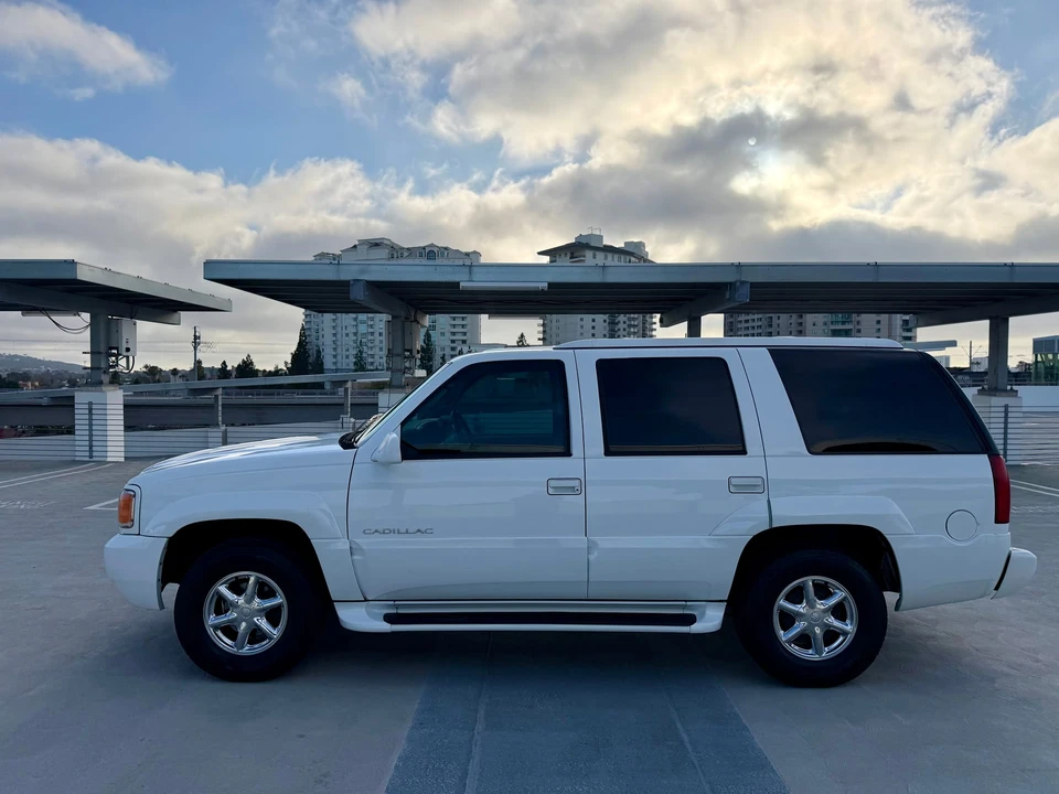 2000 Cadillac Escalade 1st Gen - Image 30 of 31
