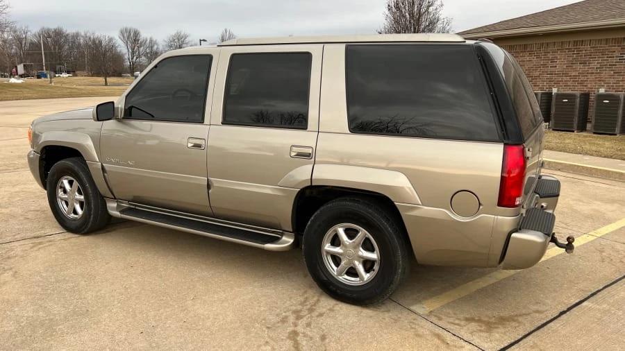 2000 Cadillac Escalade 1st Gen - Image 2 of 14