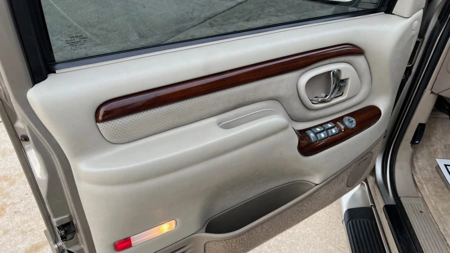 2000 Cadillac Escalade 1st Gen - Image 3 of 14