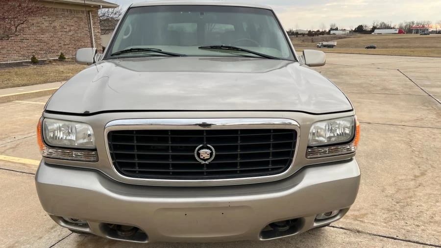 2000 Cadillac Escalade 1st Gen - Image 10 of 14