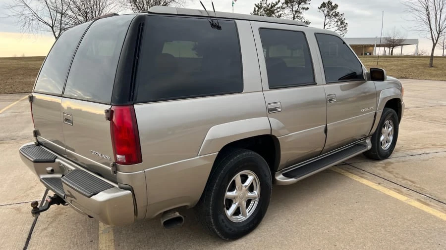 2000 Cadillac Escalade 1st Gen - Image 13 of 14