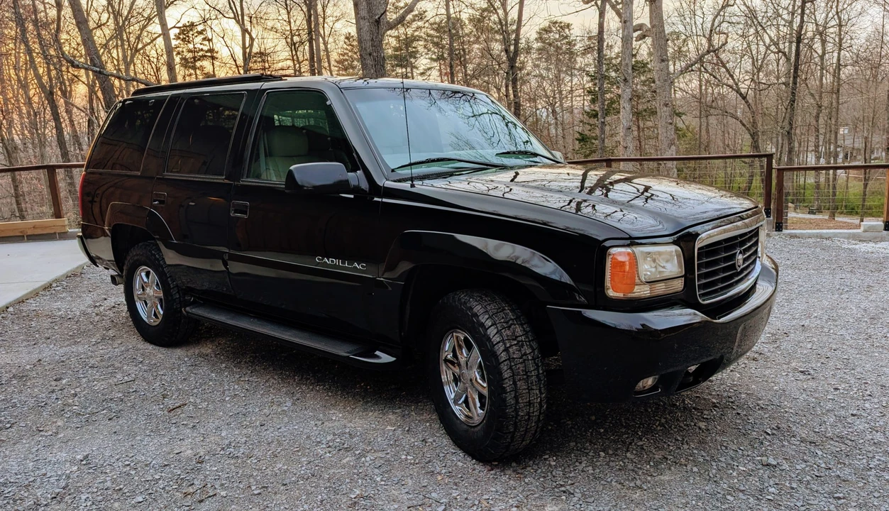 2000 Cadillac Escalade 1st Gen - Image 19 of 31