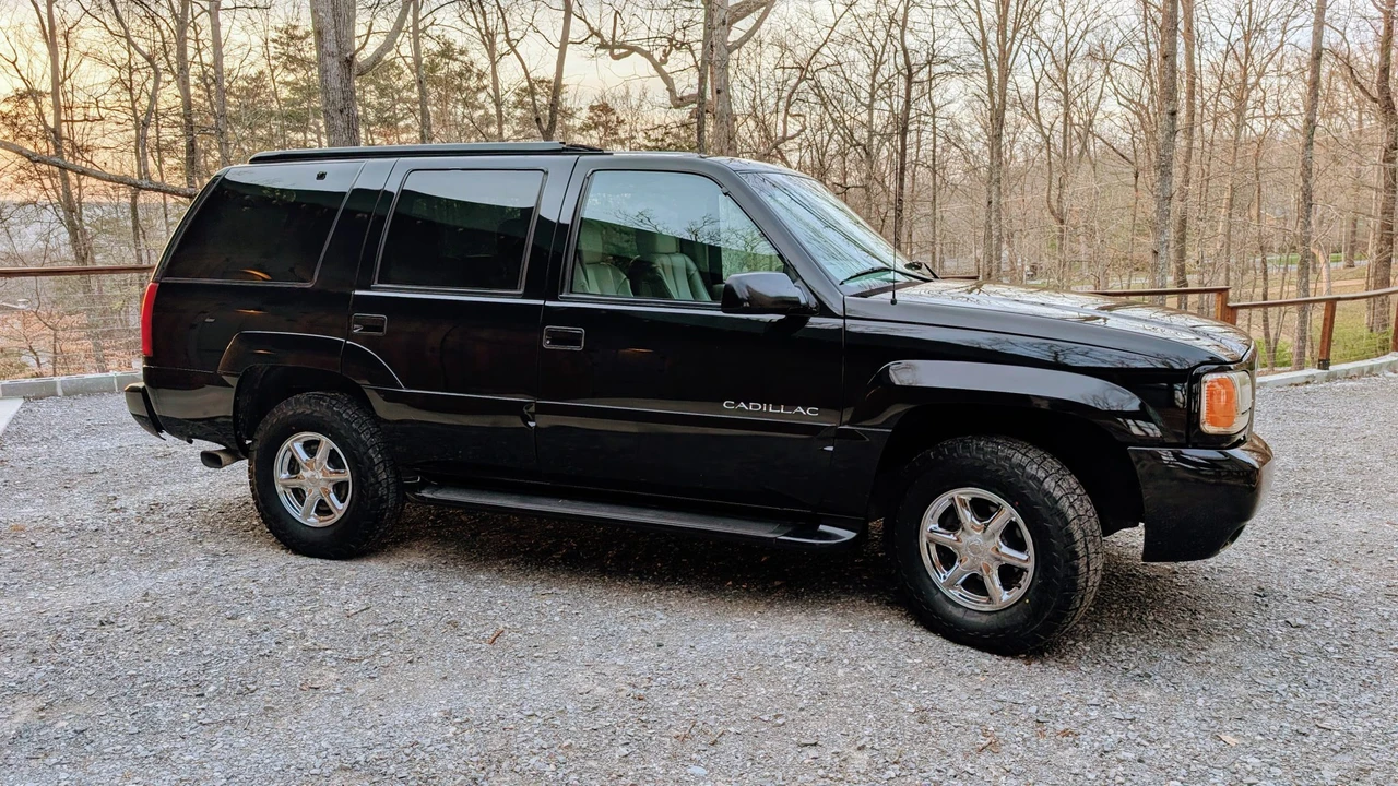 2000 Cadillac Escalade 1st Gen - Image 18 of 31