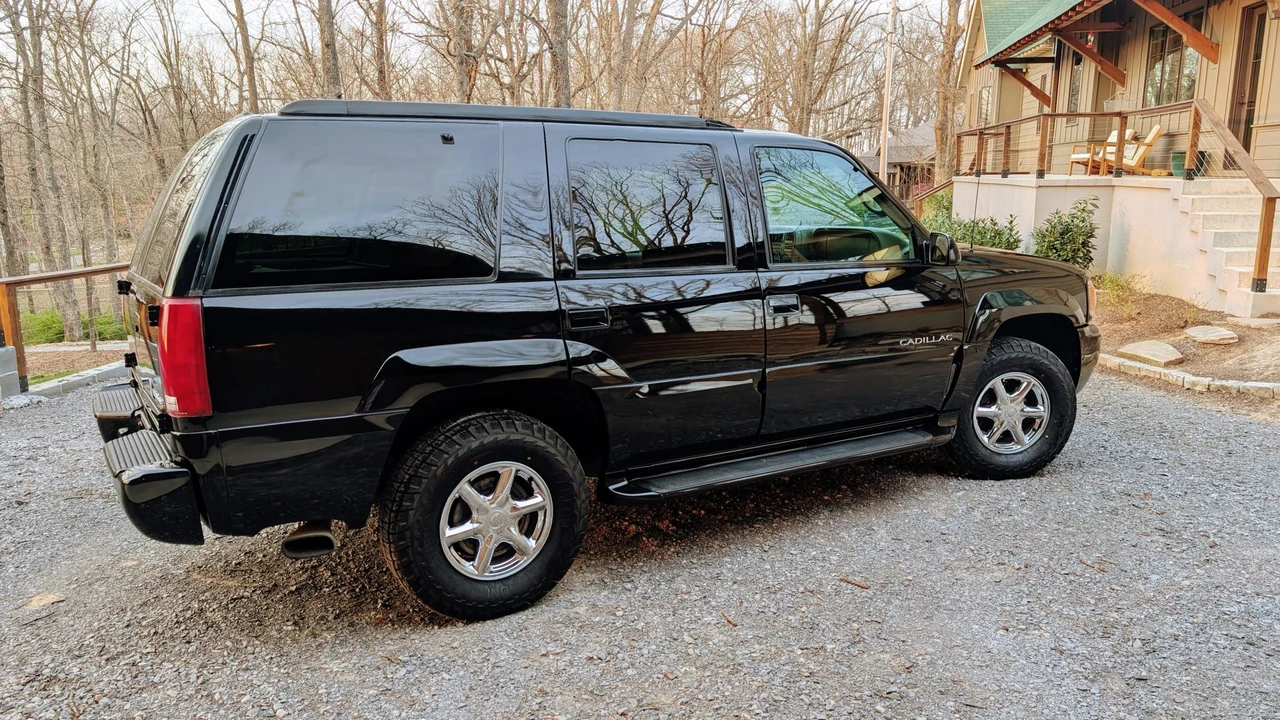 2000 Cadillac Escalade 1st Gen - Image 17 of 31