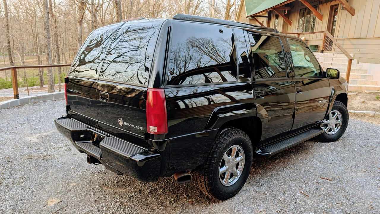 2000 Cadillac Escalade 1st Gen - Image 16 of 31