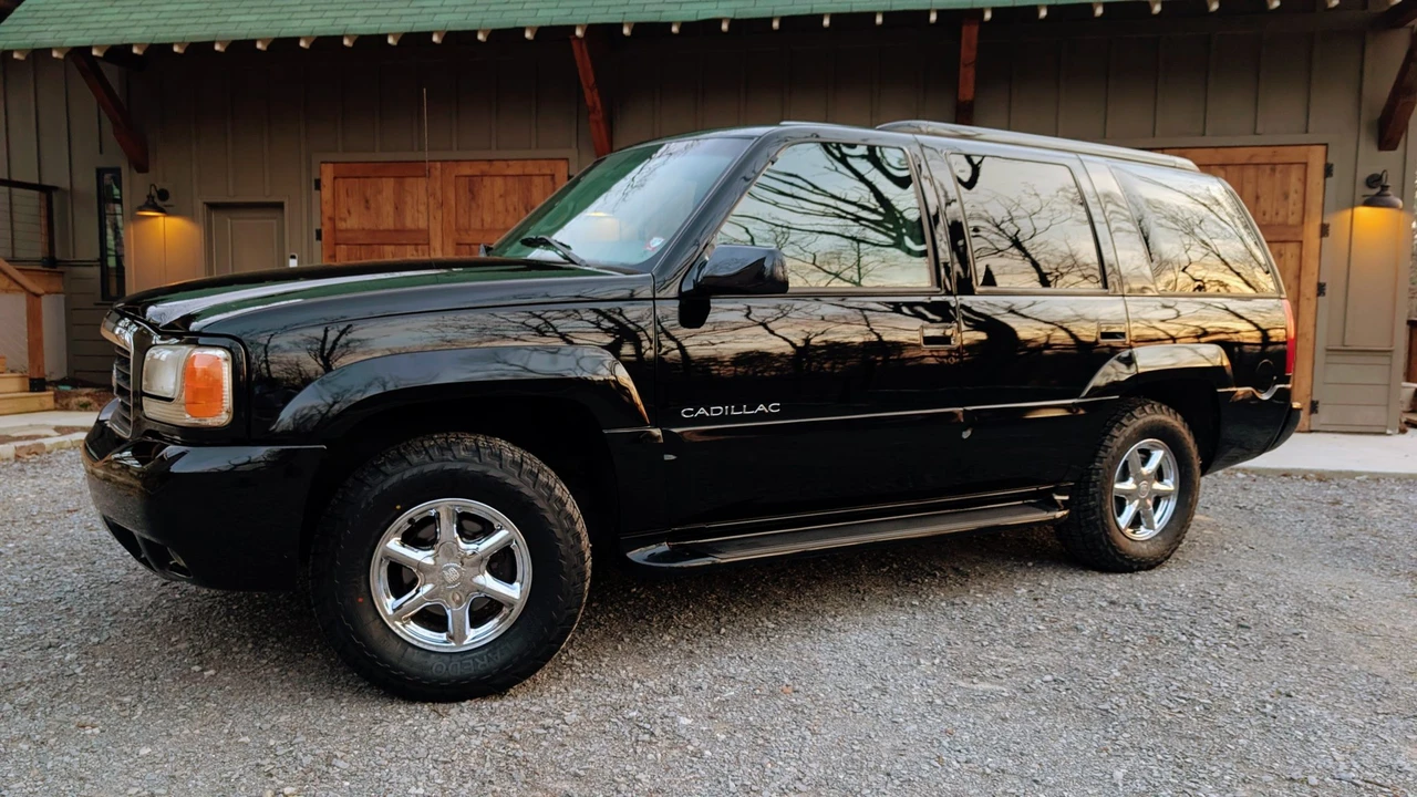2000 Cadillac Escalade 1st Gen - Image 11 of 31