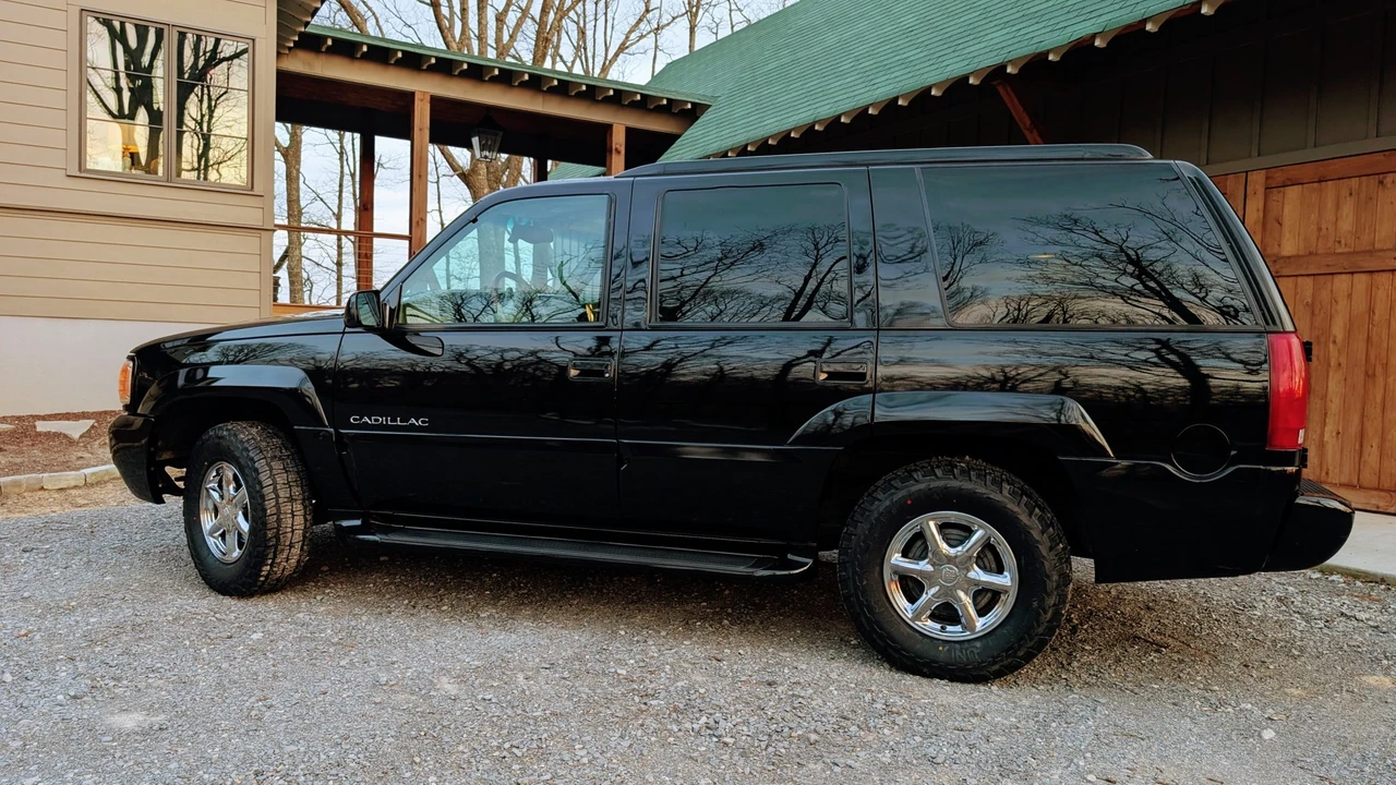 2000 Cadillac Escalade 1st Gen - Image 14 of 31