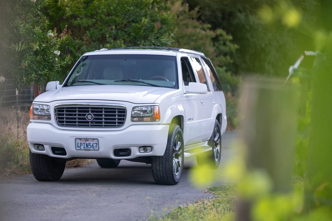 2000 Cadillac Escalade 1st Gen - Image 3 of 31