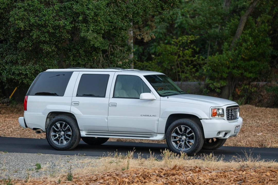 2000 Cadillac Escalade 1st Gen - Image 17 of 31