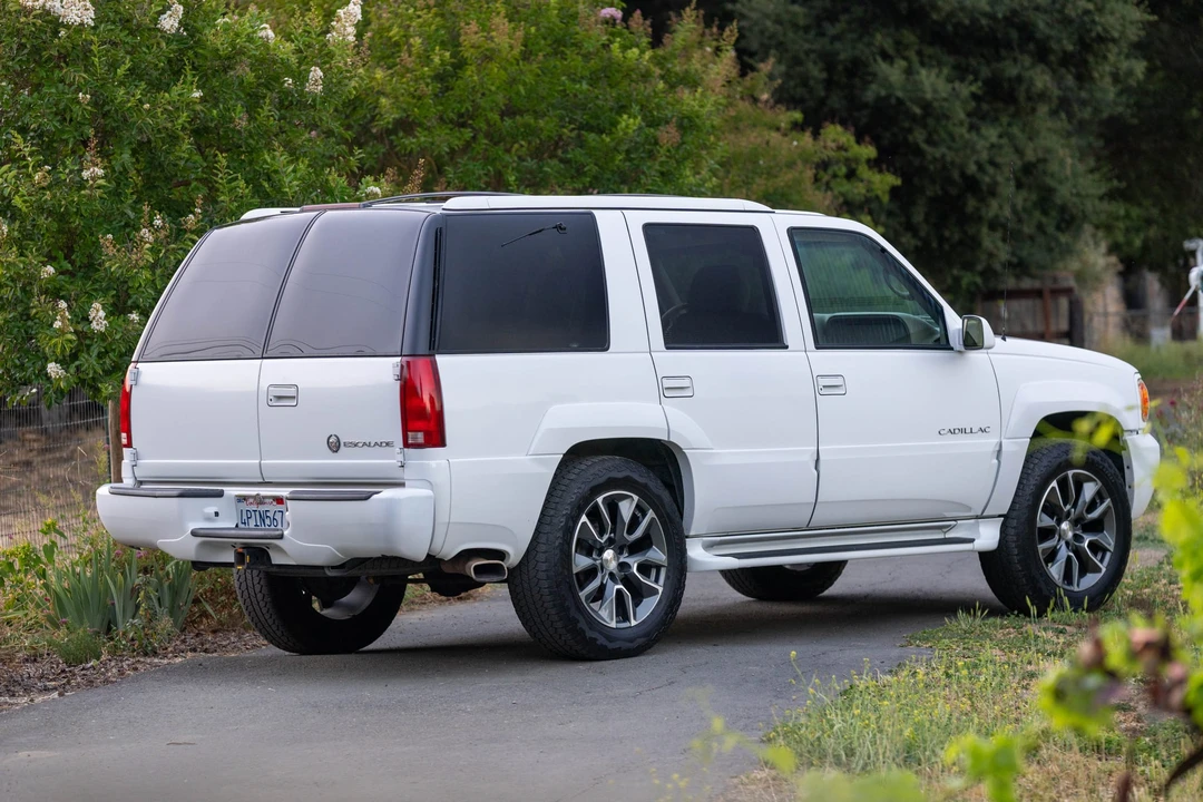 2000 Cadillac Escalade 1st Gen - Image 13 of 31