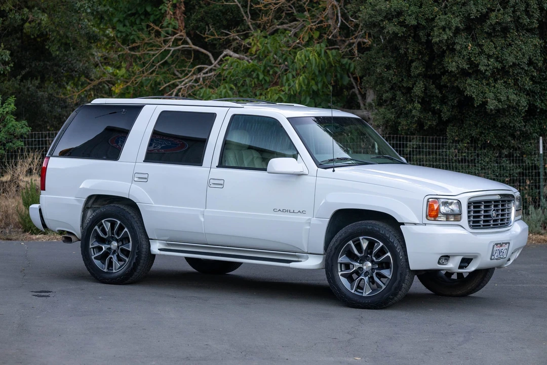 2000 Cadillac Escalade 1st Gen - Image 18 of 31