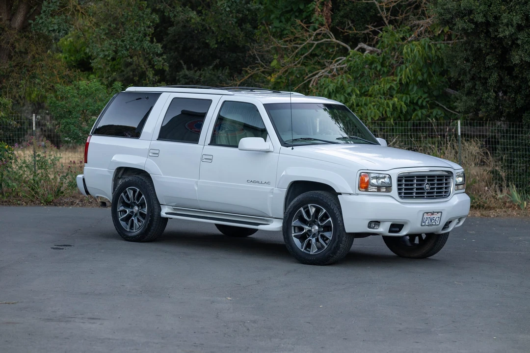 2000 Cadillac Escalade 1st Gen - Image 19 of 31