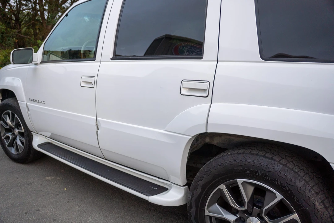 2000 Cadillac Escalade 1st Gen - Image 30 of 31
