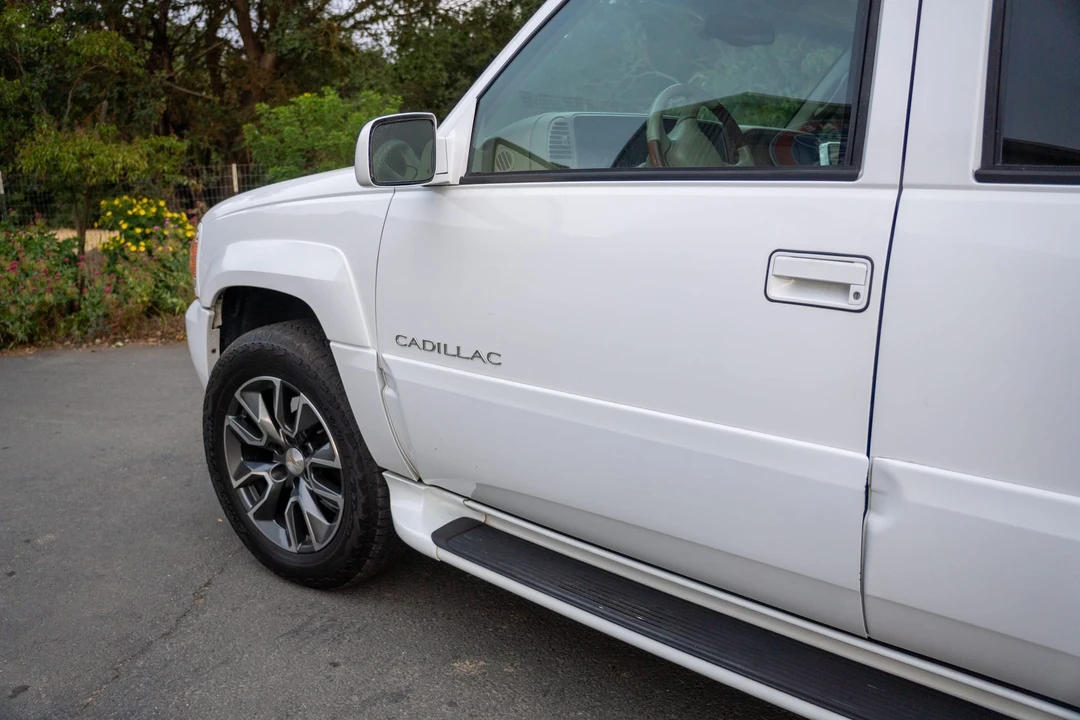 2000 Cadillac Escalade 1st Gen - Image 28 of 31